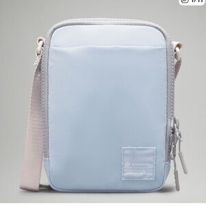 Lululemon 1.5L Easy Access Crossbody Bag in Blue Linen. NWT